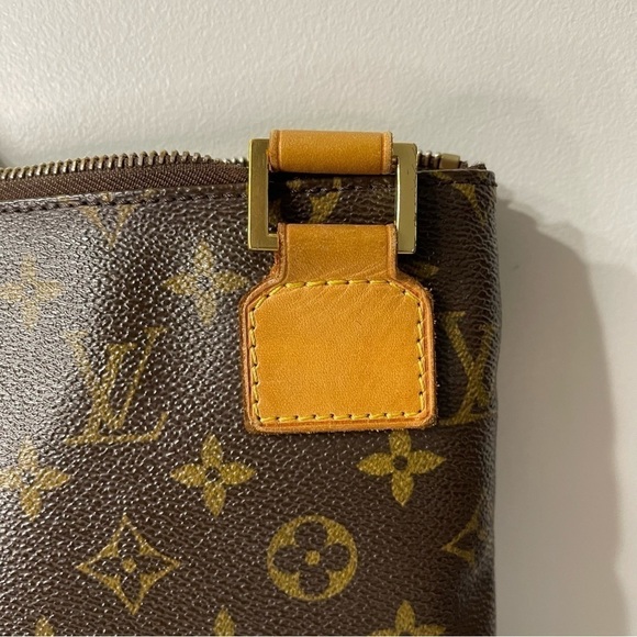 Authentic Louis Vuitton Pochette Bosphore - Picture 8 of 9